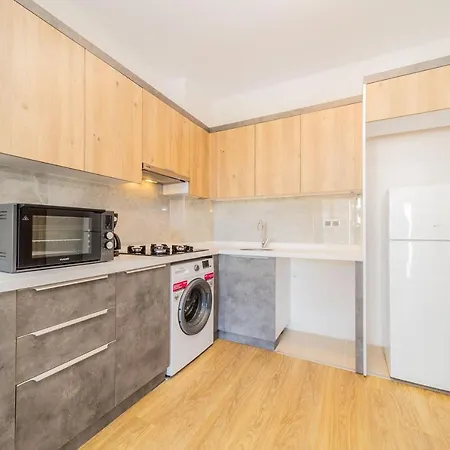 Exquisite Flat With Shared Pool In Kepez אנטליה